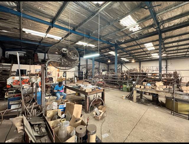 800M² WAREHOUSE FOR SALE IN MOUNT EDGECOMBE